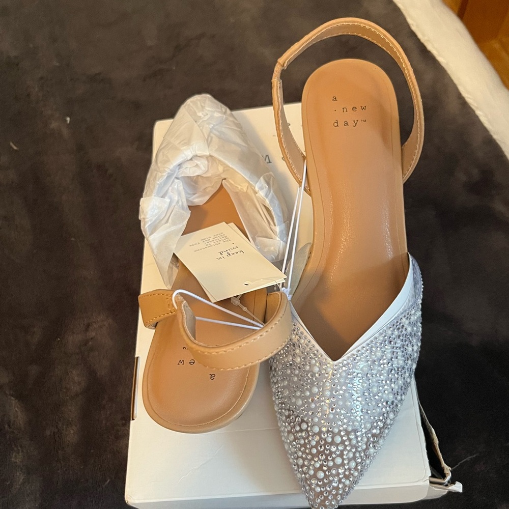 NIB/NWT A New Day Isabel Kitten Heel Shoes Size 8